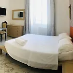 Bed and breakfast Parisa 3*