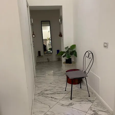 Bed and breakfast Parisa 3*