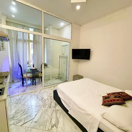 Parisa Bed & Breakfast 3*