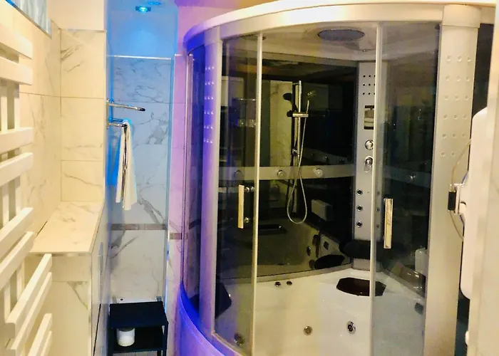 Parisa Bed and Breakfast 3*