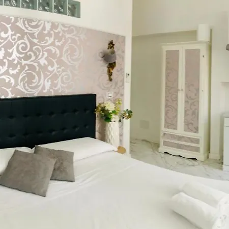 Parisa Bed & Breakfast 3*