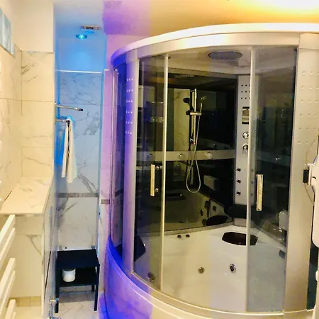 Parisa Bed & Breakfast 3*